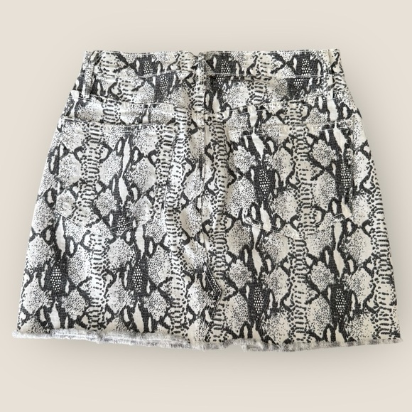 FRAME | Snake Print Mini Skirt | Size 26 - Picture 5 of 7